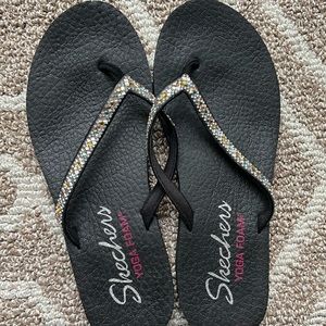 Sketchers flip flop
